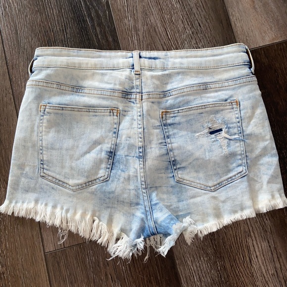 H&M bleach wash shorts - Picture 2 of 3